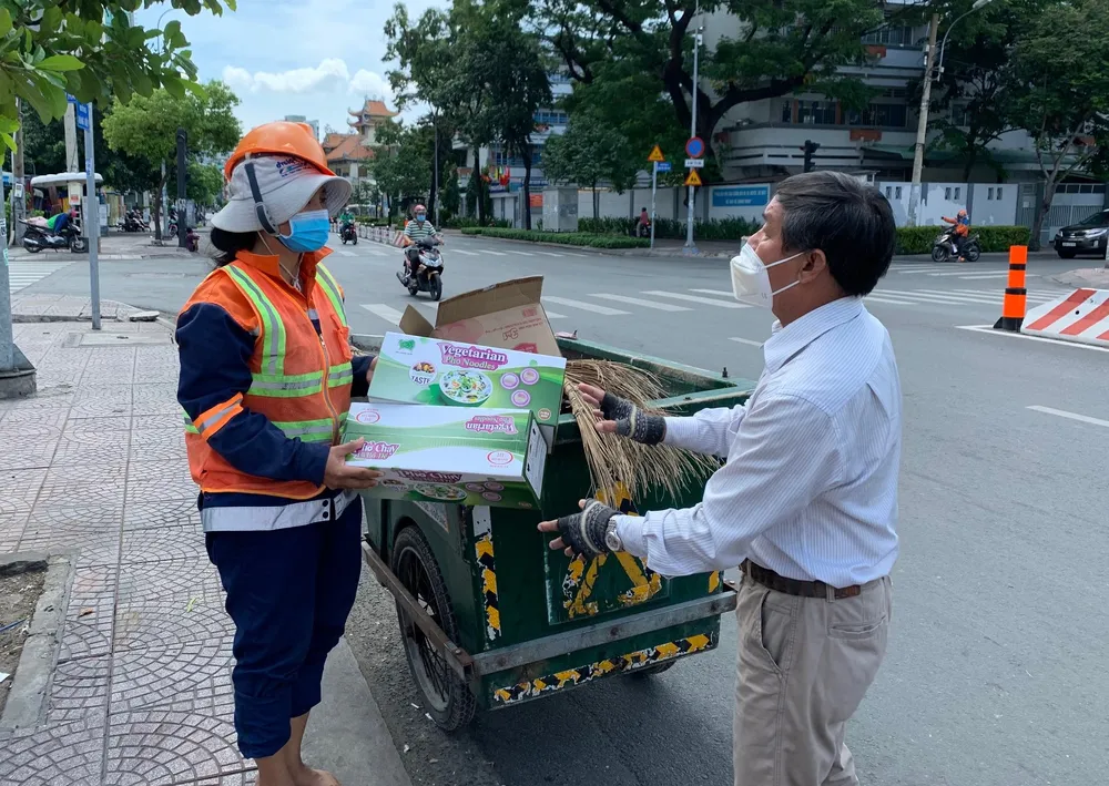 Gần 100 chuyến xe yêu thương hỗ trợ lực lượng phòng, chống dịch Covid-19 ảnh 1