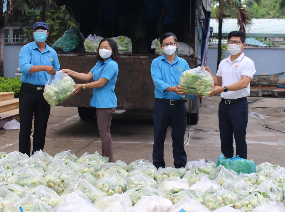 Gạo, rau củ, trái cây từ An Giang tiếp sức công nhân TPHCM ảnh 1