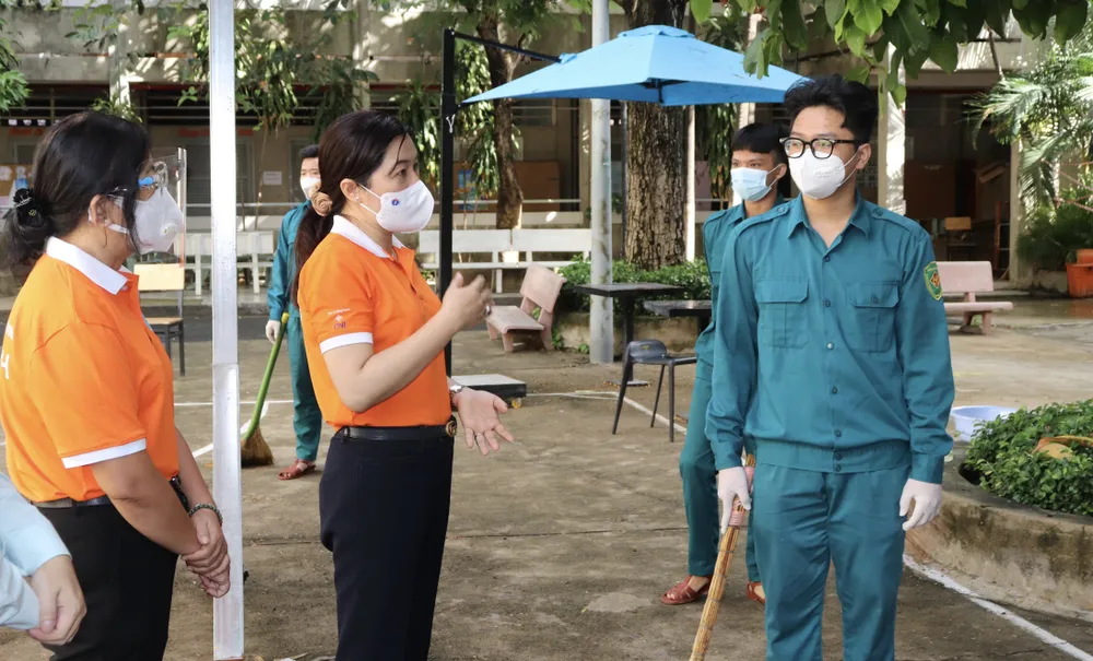 Hội LHPN TPHCM thăm, động viên lực lượng tuyến đầu chống dịch ảnh 1