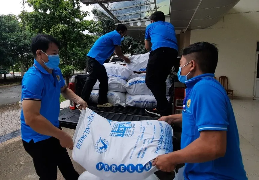 TPHCM chăm lo 2.000 người bán vé số bị ảnh hưởng bởi dịch Covid-19 ảnh 2