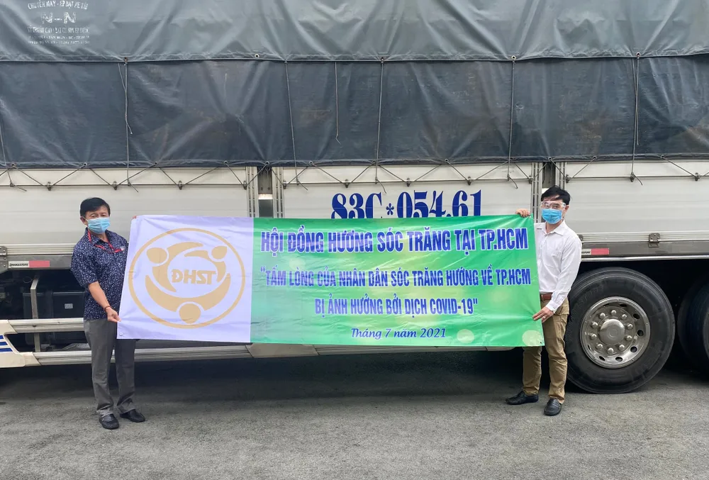 Sóc Trăng gửi 60 tấn hàng hóa hỗ trợ đồng hương và người dân tại TPHCM ảnh 2