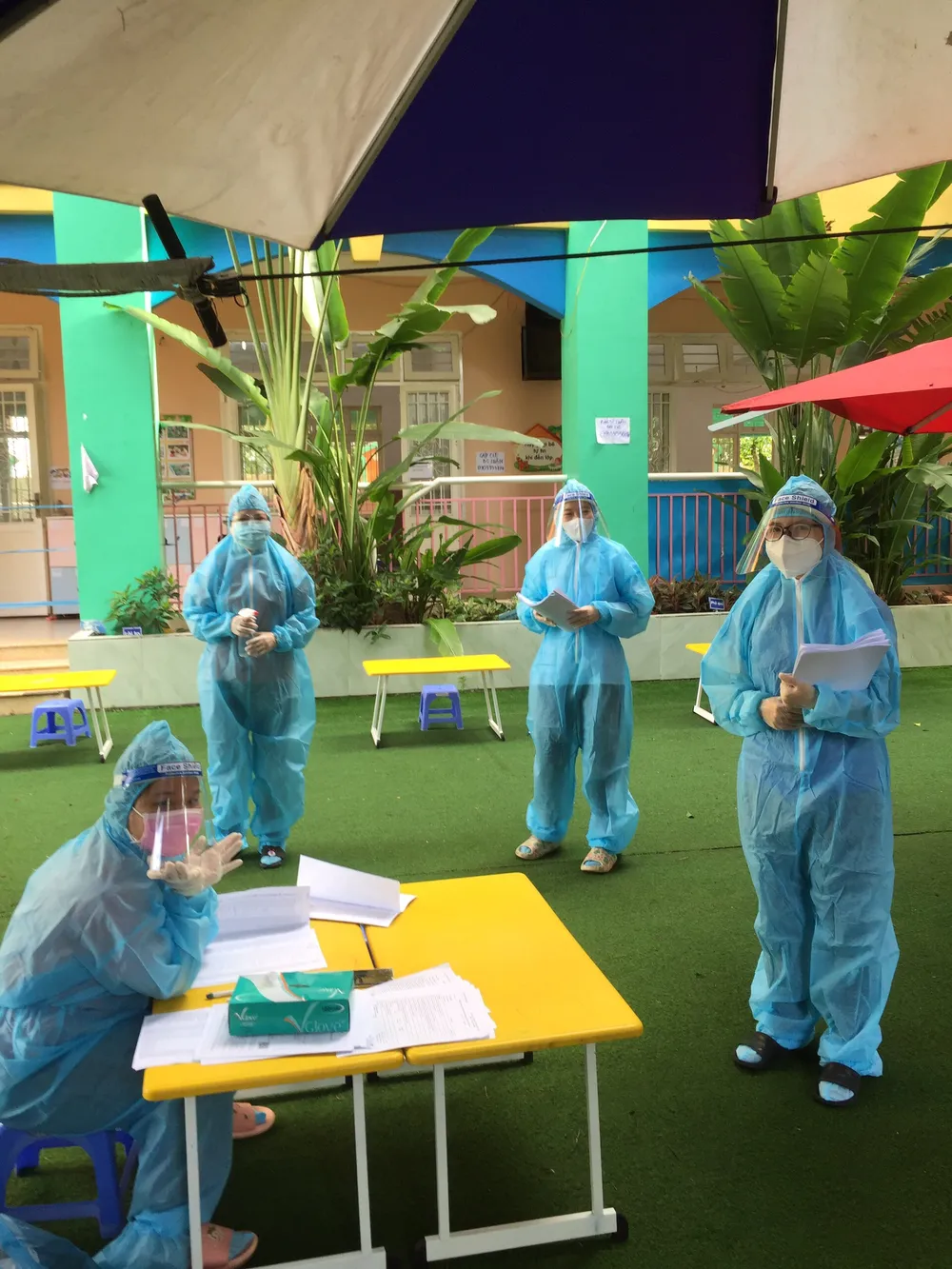 Kết nạp Đảng cho quần chúng đang phục vụ công tác phòng, chống dịch ảnh 2