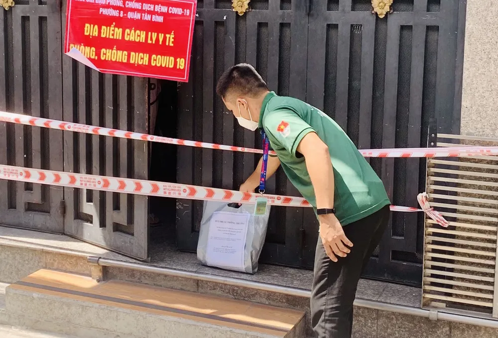 Tặng quà công nhân, lao động tự do khó khăn do ảnh hưởng dịch Covid-19 ảnh 1