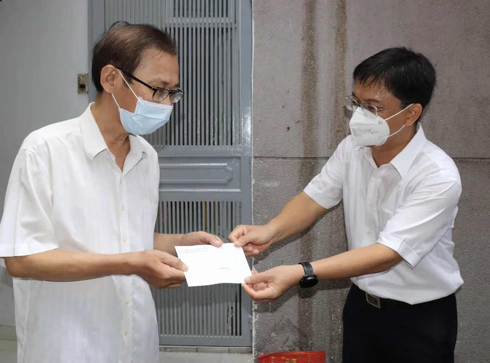 Trao 10.000 túi an sinh đến tay người dân khó khăn ảnh 1