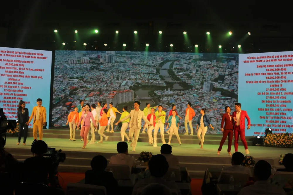 Chương trình nghệ thuật “Phú Nhuận xanh – Phú Nhuận nghĩa tình” gây quỹ chăm lo người nghèo ảnh 1