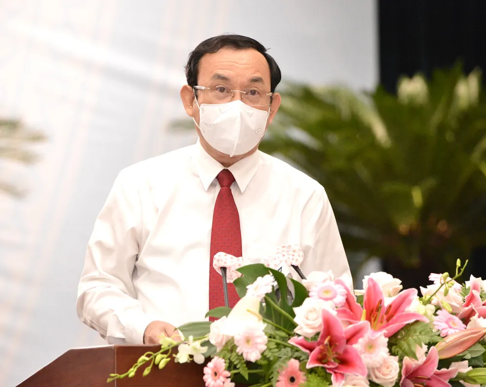 Bí thư Thành ủy TPHCM Nguyễn Văn Nên: Xúc động trước hình ảnh người phụ nữ xông pha nơi tuyến đầu chống dịch ảnh 1