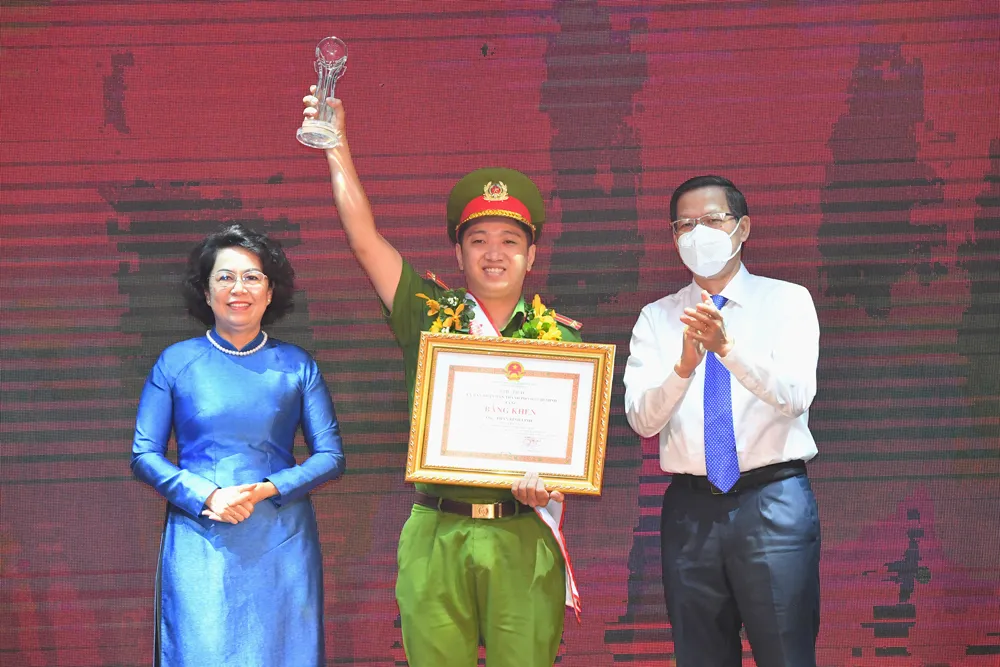 TPHCM vinh danh 14 gương mặt trẻ tiêu biểu năm 2021 ảnh 3