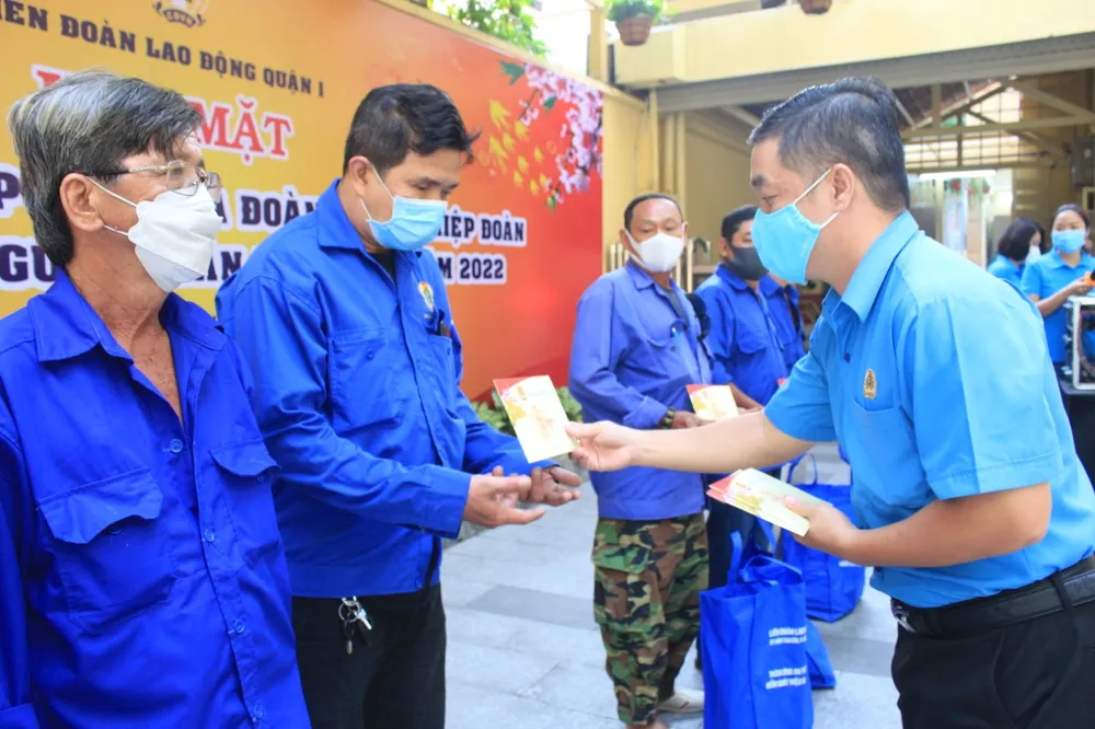 Trao tặng quà phụ nữ, đoàn viên nghiệp đoàn khó khăn ảnh 4