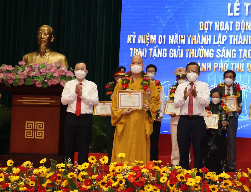 Trao Giải thưởng sáng tạo và tuyên dương công dân tiêu biểu TP Thủ Đức ảnh 4