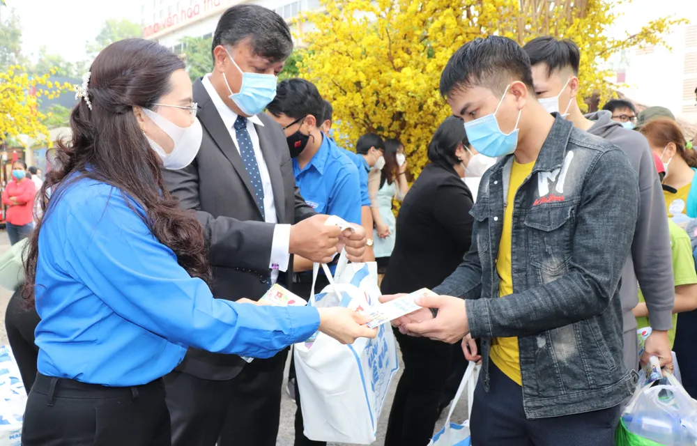 3.970 sinh viên, thanh niên công nhân khó khăn về quê từ chương trình “Mang Tết về nhà” ảnh 3