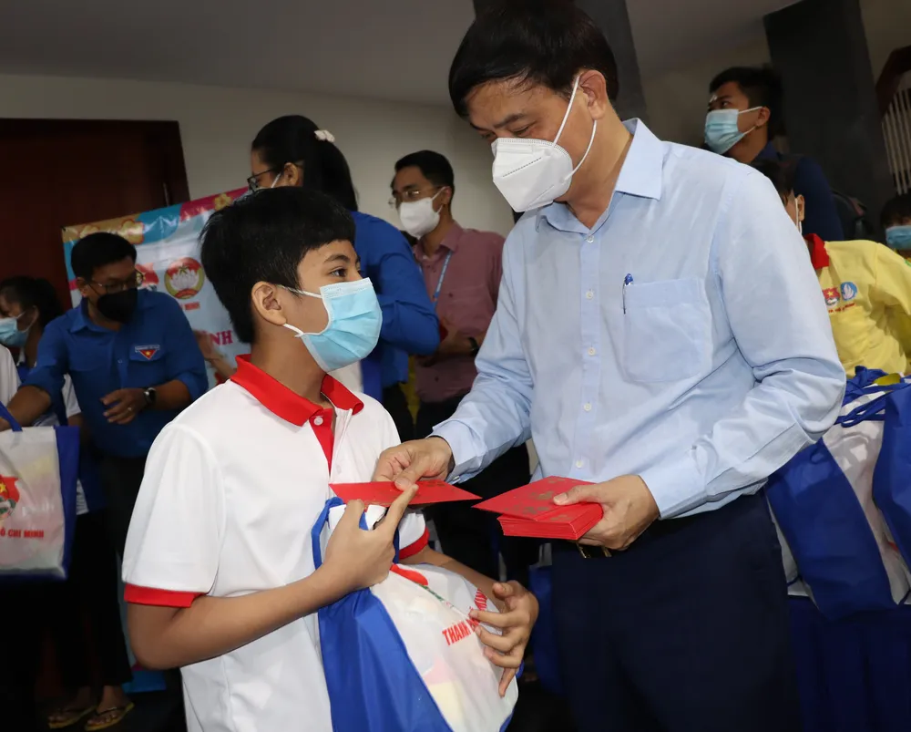 1.500 trẻ mồ côi, khuyết tật vui đón tết tại “Tổ ấm ngày xuân” ảnh 2