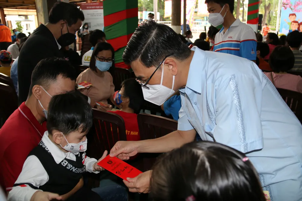 Hơn 10.000 gia đình công nhân vui tết miễn phí tại Đầm Sen ảnh 4