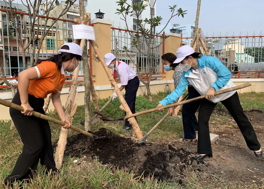 Phát động mỗi gia đình hội viên phụ nữ trồng một cây xanh ảnh 3
