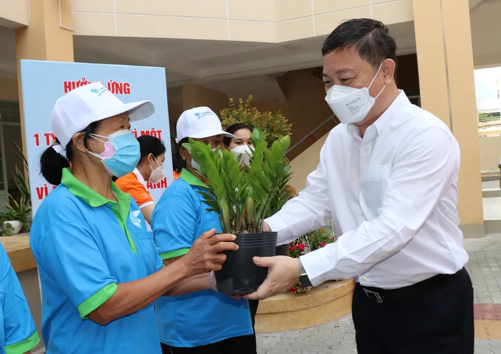 Phát động mỗi gia đình hội viên phụ nữ trồng một cây xanh ảnh 5