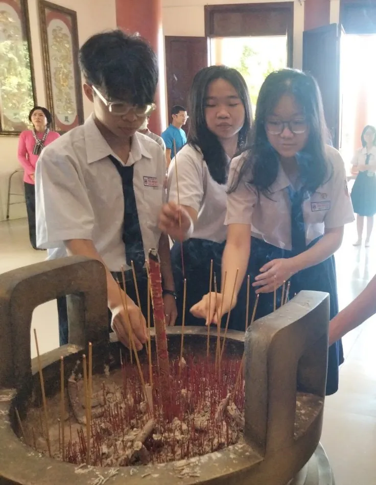 Thêm học sinh được đứng vào hàng ngũ của Đảng ảnh 1