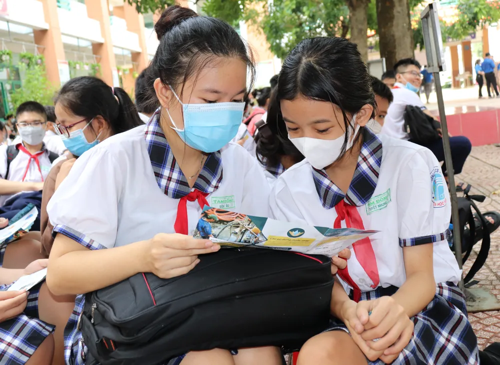 Học sinh tìm hiểu về sử dụng nước sạch bằng công nghệ 3D ảnh 3