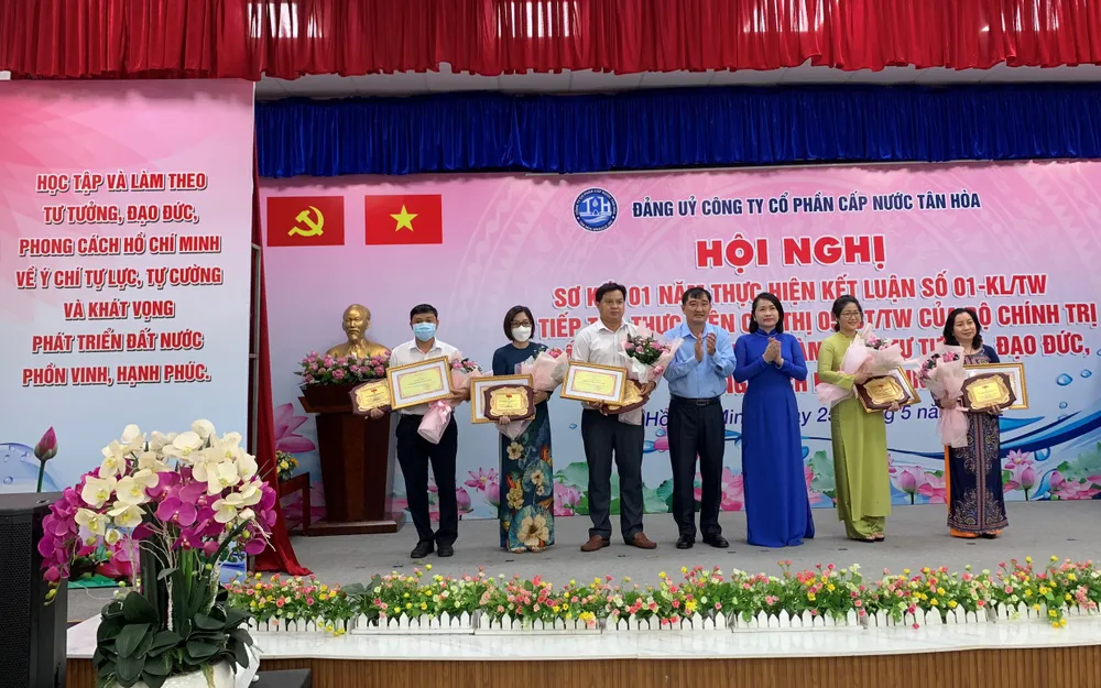 Các điển hình thực hiện tốt việc học tập Bác được tuyên dương