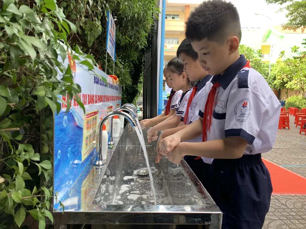 Vận động, hỗ trợ người dân trám lấp giếng khoan tại quận Tân Phú ảnh 2