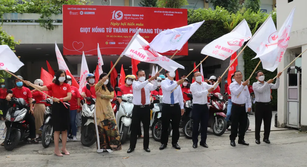 Tri ân người hiến máu gần 100 lần ảnh 1