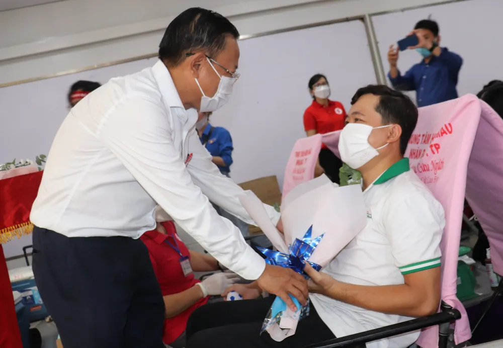 Tri ân người hiến máu gần 100 lần ảnh 3