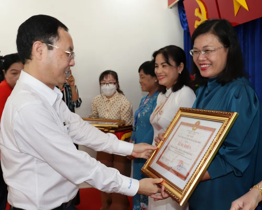 Phó Bí thư Thành ủy TPHCM Nguyễn Văn Hiếu: Đặt mình là người chị, người mẹ, người bà để có hoạt động chăm lo tốt hơn ảnh 5