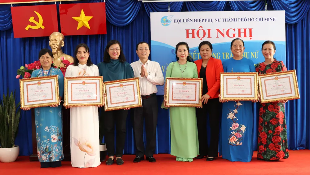 Phó Bí thư Thành ủy TPHCM Nguyễn Văn Hiếu: Đặt mình là người chị, người mẹ, người bà để có hoạt động chăm lo tốt hơn ảnh 4