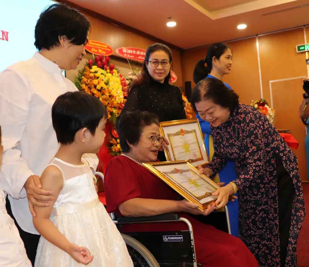 Niềm vui nhận danh hiệu Anh hùng của tập thể nữ tù binh trại giam Phú Tài ảnh 3