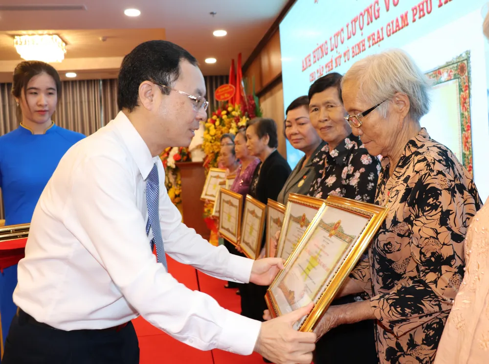 Niềm vui nhận danh hiệu Anh hùng của tập thể nữ tù binh trại giam Phú Tài ảnh 5