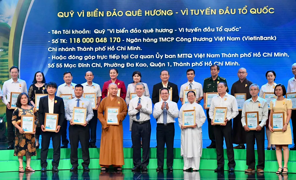 Hơn 44 tỷ đồng ủng hộ Quỹ Vì biển đảo quê hương - Vì tuyến đầu Tổ quốc ảnh 3
