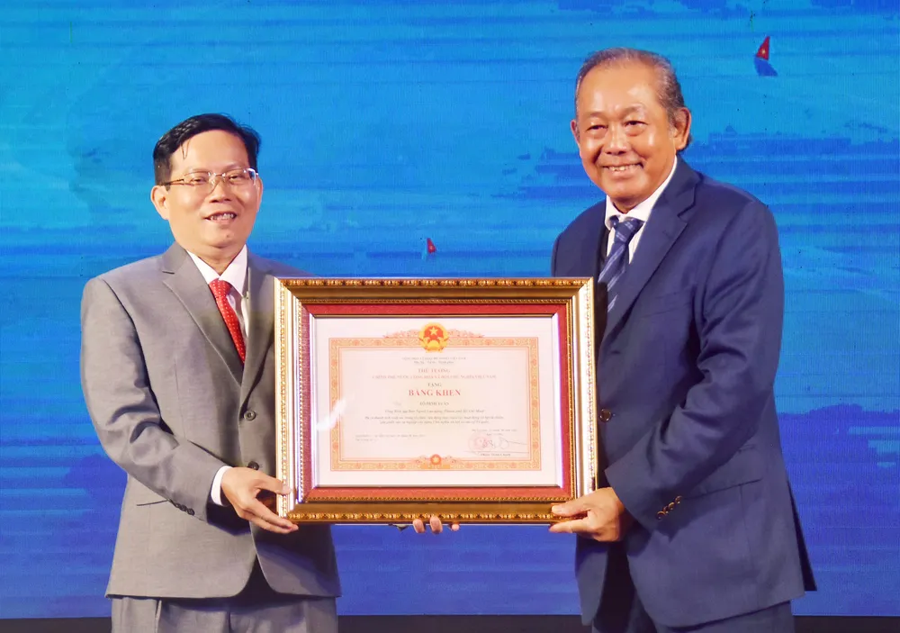 Chương trình “Một triệu lá cờ Tổ quốc cùng ngư dân bám biển” vượt mốc sau 3 năm ảnh 3