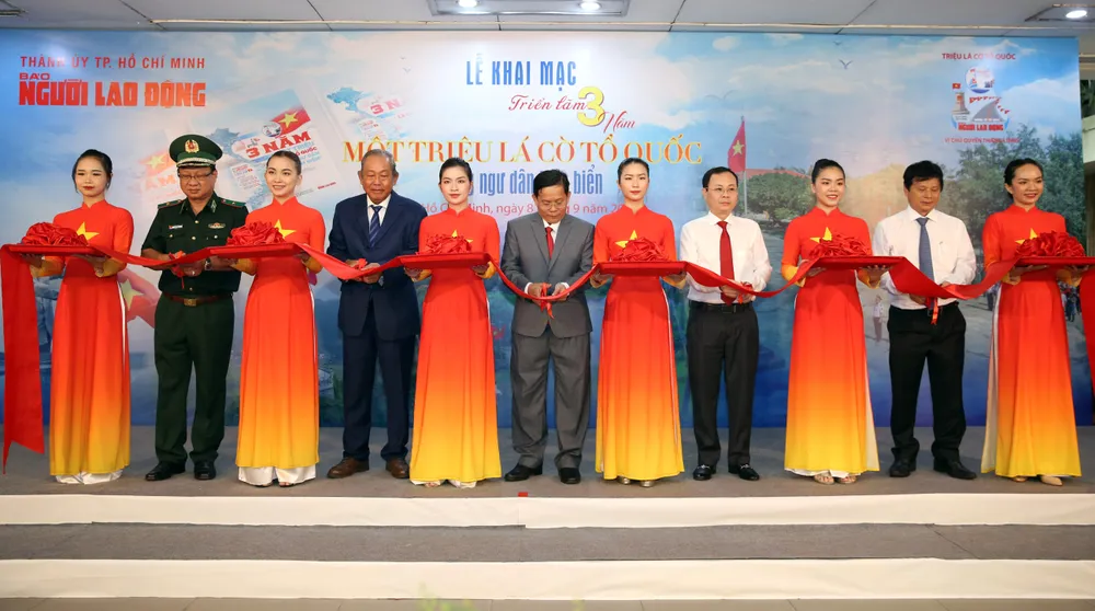 Chương trình “Một triệu lá cờ Tổ quốc cùng ngư dân bám biển” vượt mốc sau 3 năm ảnh 5