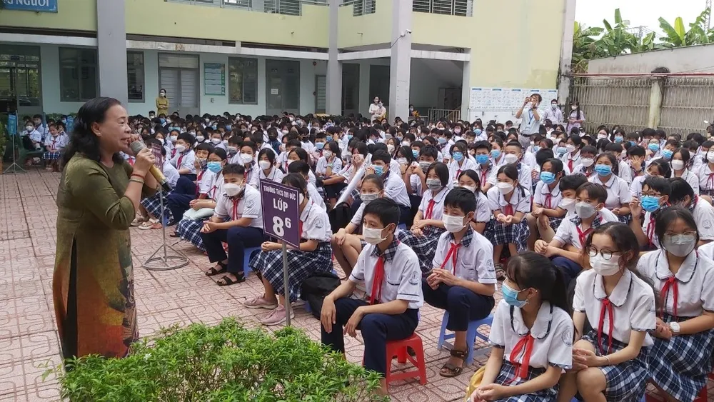 Dạy trẻ văn hóa ứng xử để tránh bị lôi kéo, xúi giục ảnh 1