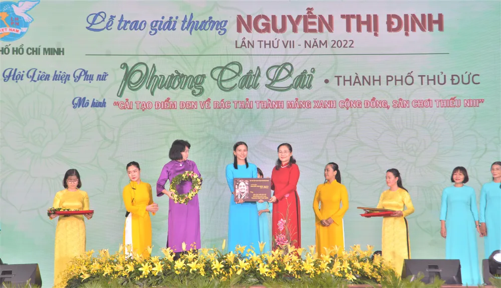 Trao tặng Giải thưởng Nguyễn Thị Định đến 13 tập thể, cá nhân ảnh 1