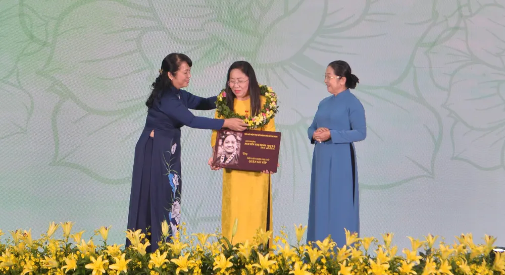 Trao tặng Giải thưởng Nguyễn Thị Định đến 13 tập thể, cá nhân ảnh 4