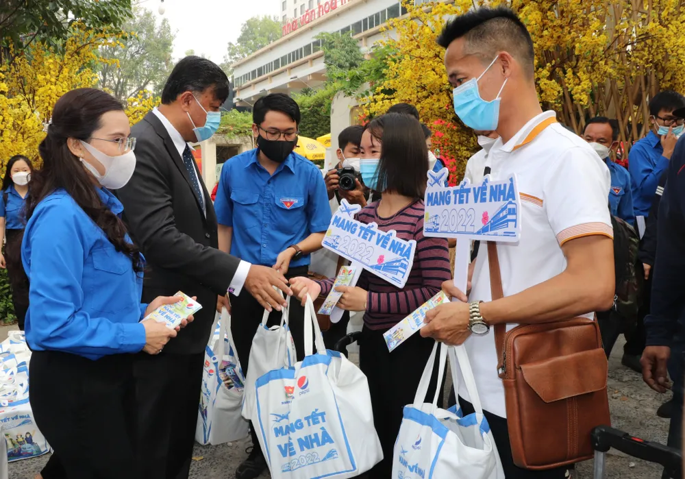 Hơn 4.000 vé máy bay, vé xe đưa sinh viên, công nhân về quê đón tết ảnh 2