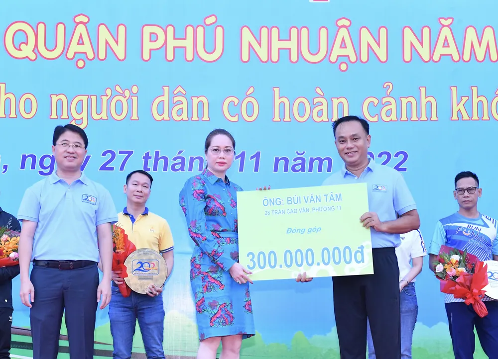 20 năm đi bộ đóng góp hơn 112 tỷ đồng chăm lo người nghèo ảnh 5