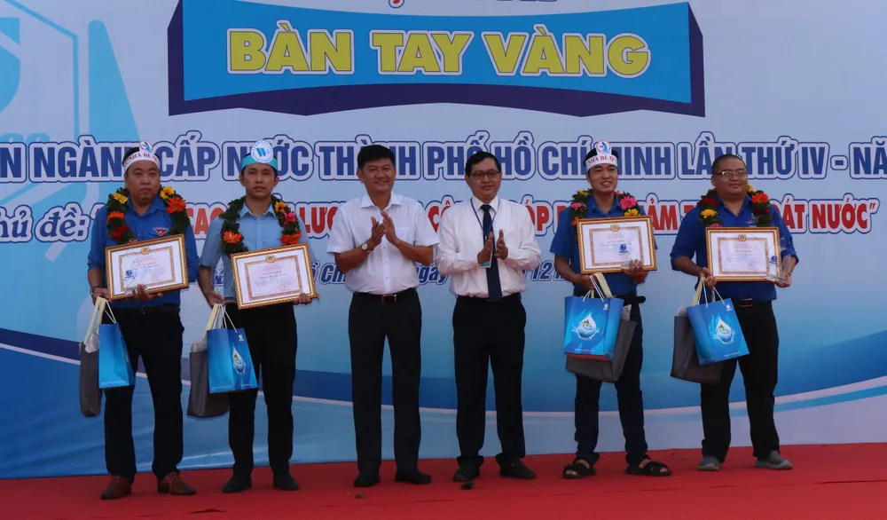 Trao giải hội thi Bàn tay vàng ngành cấp nước ảnh 2