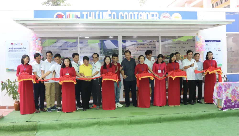 Doanh nhân trẻ TPHCM tặng thư viện Container cho học sinh tỉnh Tây Ninh ảnh 1