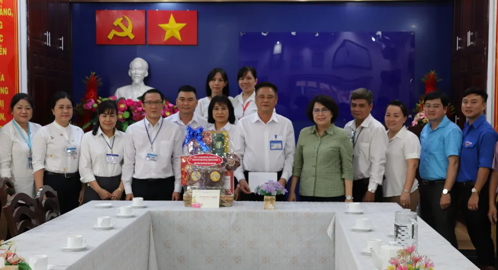 Đoàn đã đến thăm, chúc mừng năm mới người lao động tại Trung tâm nuôi dưỡng bảo trợ trẻ em Gò Vấp