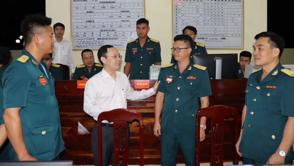 Đồng chí Nguyễn Văn Hiếu gửi lời chúc mừng năm mới vui tươi, đầm ấm đến tất cả cán bộ, chiến sĩ Sư đoàn Phòng không 367. Ảnh: THÁI PHƯƠNG Đồng chí Nguyễn Văn Hiếu gửi lời chúc mừng năm mới vui tươi, đầm ấm đến tất cả cán bộ, chiến sĩ Sư đoàn Phòng không 367. Ảnh: THÁI PHƯƠNG