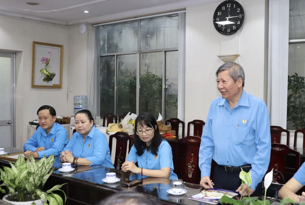 Đồng chí Trần Thanh Hải chúc mừng và giao nhiệm vụ đối với đồng chí Phùng Thái Quang Đồng chí Trần Thanh Hải chúc mừng và giao nhiệm vụ đối với đồng chí Phùng Thái Quang