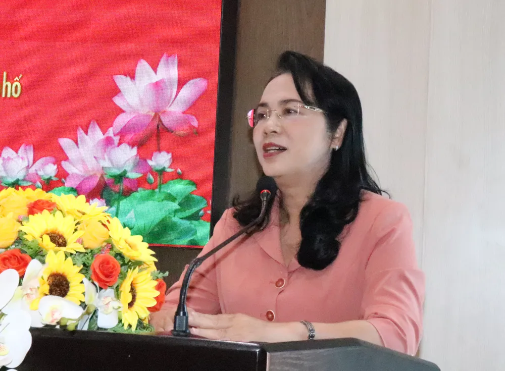 Chủ tịch Ủy ban MTTQ Việt Nam TPHCM Trần Kim Yến phát biểu tại hội nghị