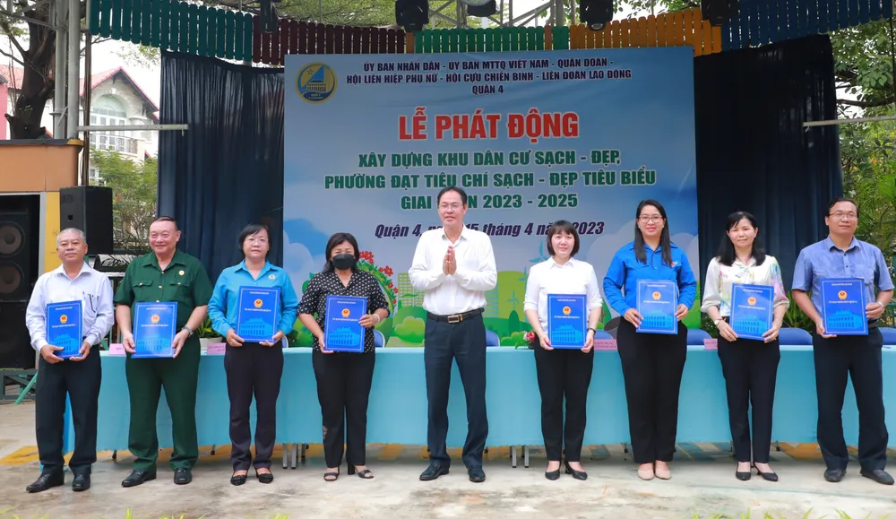 Các đơn vị ký kết chương trình phối hợp xây dựng phường đạt tiêu chí sạch - đẹp tiêu biểu Các đơn vị ký kết chương trình phối hợp xây dựng phường đạt tiêu chí sạch - đẹp tiêu biểu