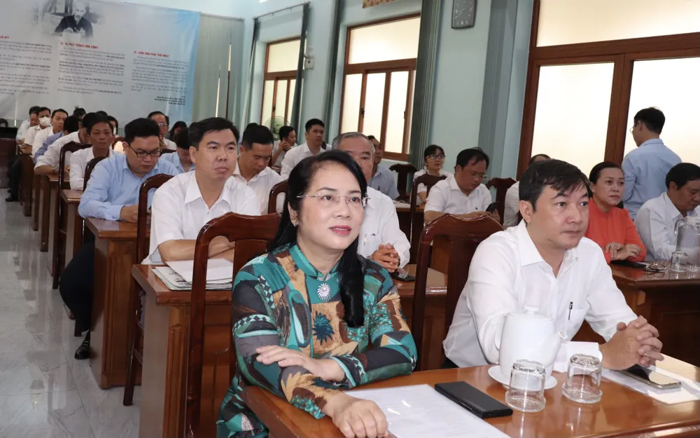 Các đại biểu và học viên tham gia khóa đào tạo