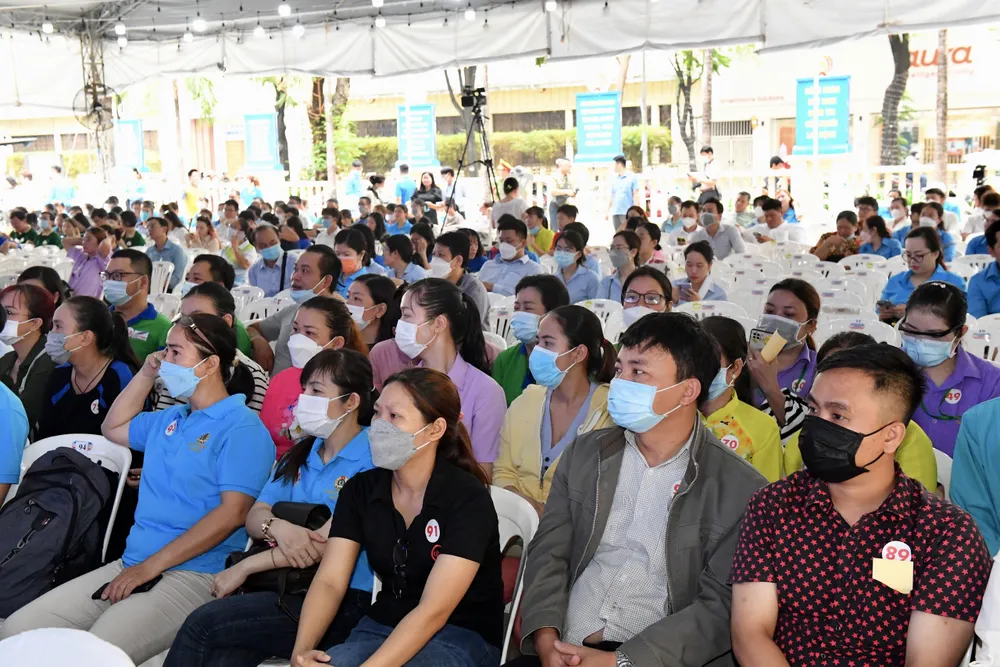 Người lao động TPHCM tham gia lễ khai mạc Tháng công nhân lần thứ 15. Ảnh: VIỆT DŨNG