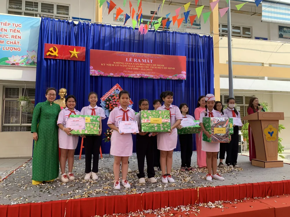 Trao giải cuộc thi kể chuyện về Bác