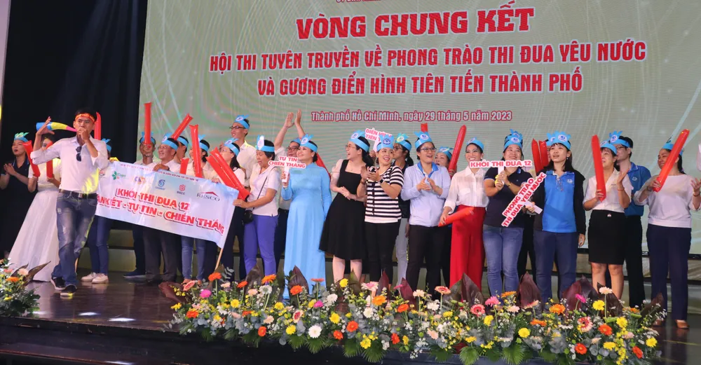 Cổ động viên của các đội thi cũng nhiệt tình không kém