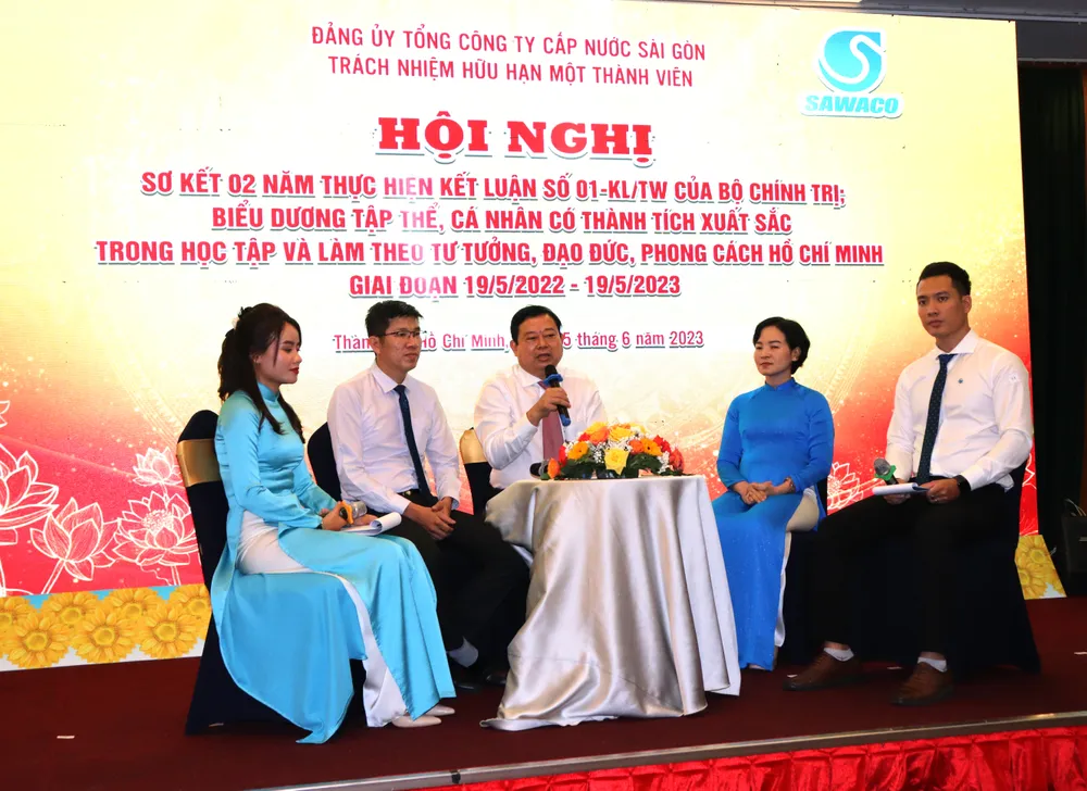 Các điển hình học tập Bác giao lưu tại hội nghị ngày 5-6