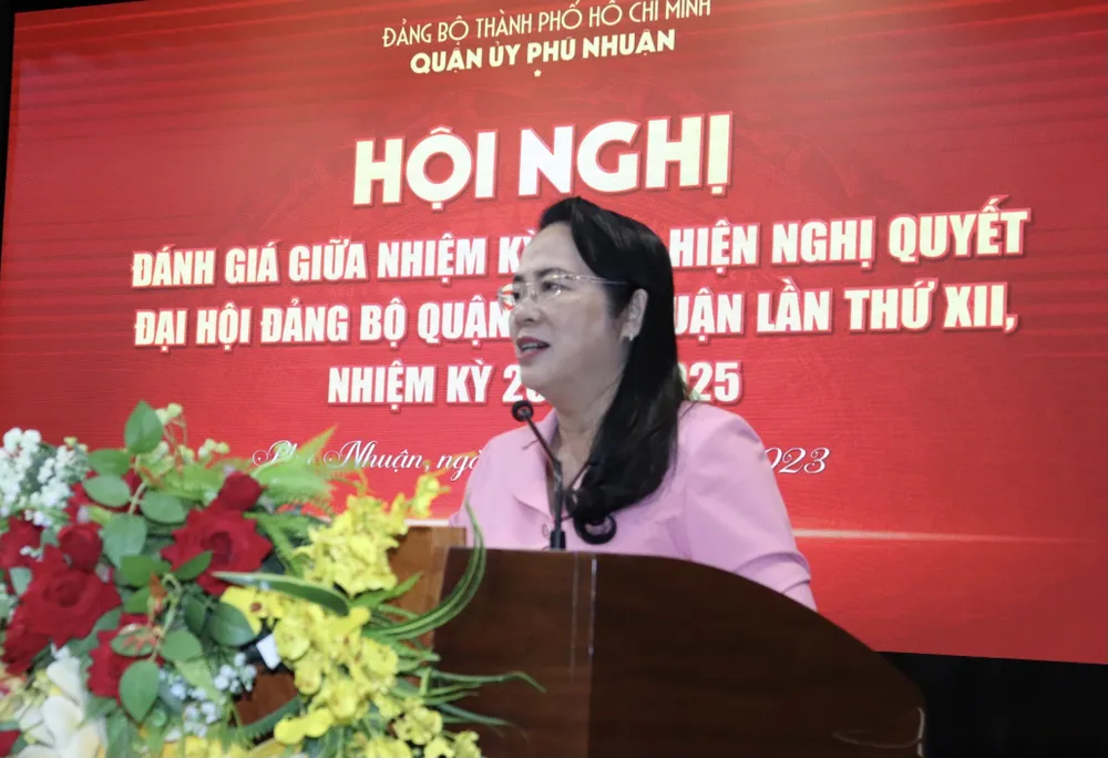 Chủ tịch Ủy ban MTTQ Việt Nam TPHCM Trần Kim Yến phát biểu chỉ đạo tại hội nghị