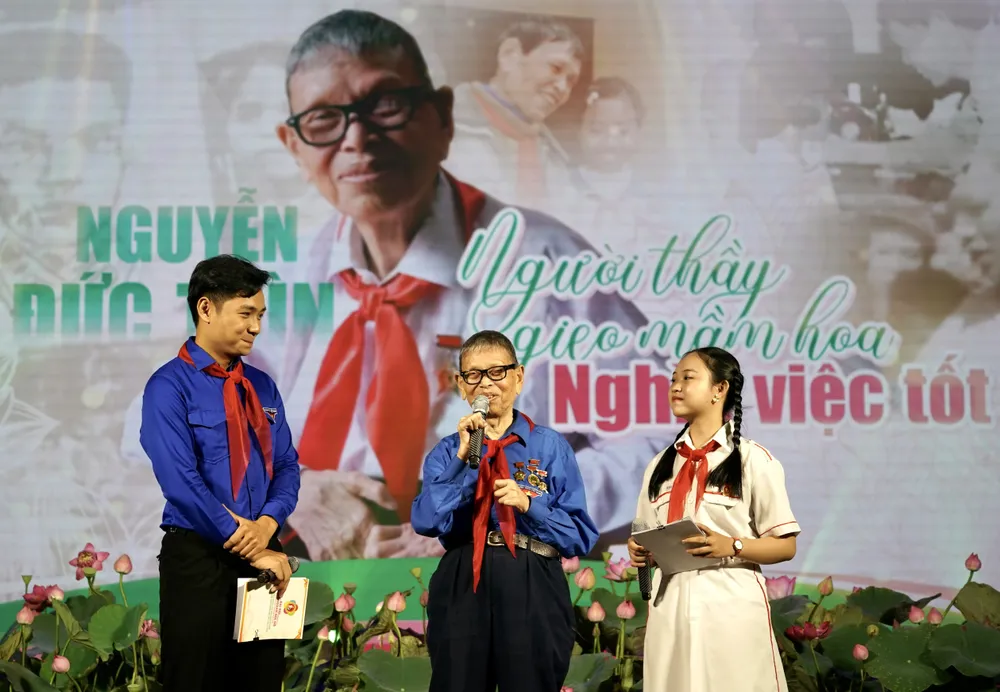 Nhà giáo nhân dân, Anh hùng Lao động Nguyễn Đức Thìn giao lưu tại chương trình. Ảnh: HOÀNG HÙNG